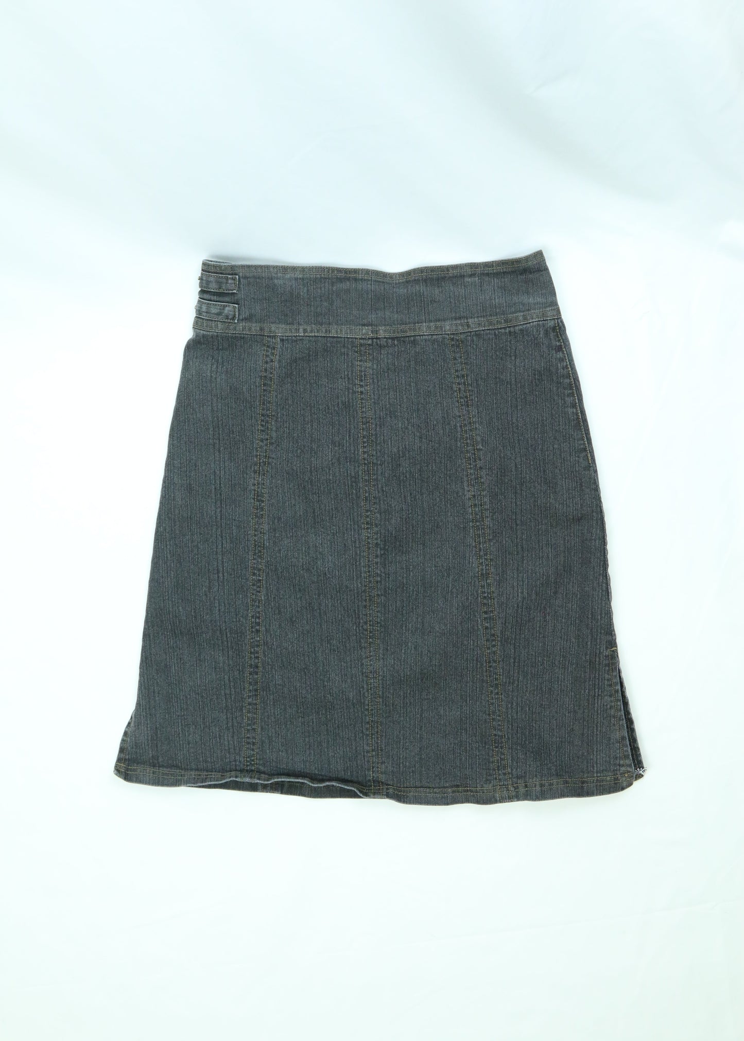Women's Dynamite Dark wash Demin Skirt Size 7
