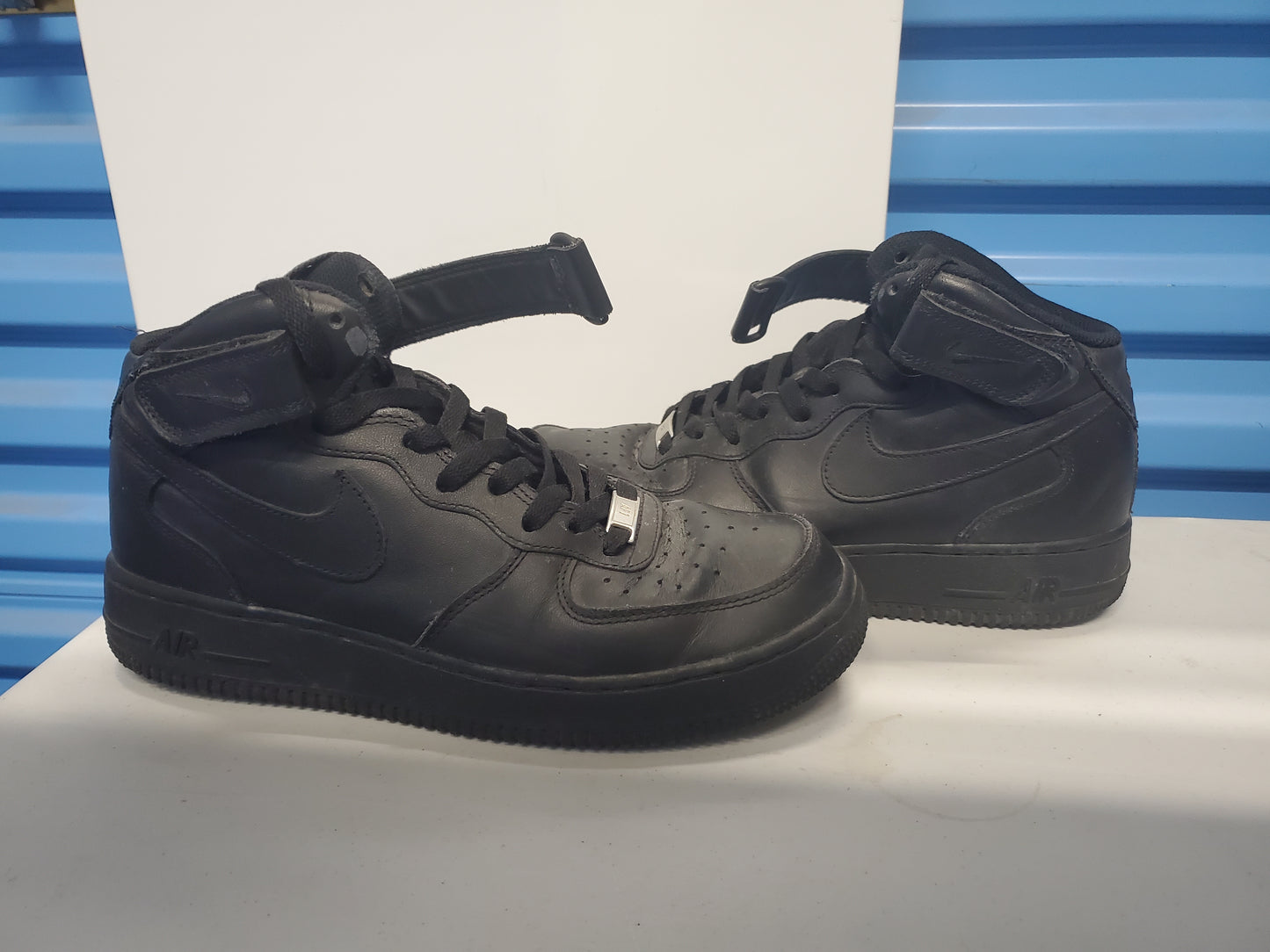 Mens Nike Air Force 1 Mid Black Size 8.5US