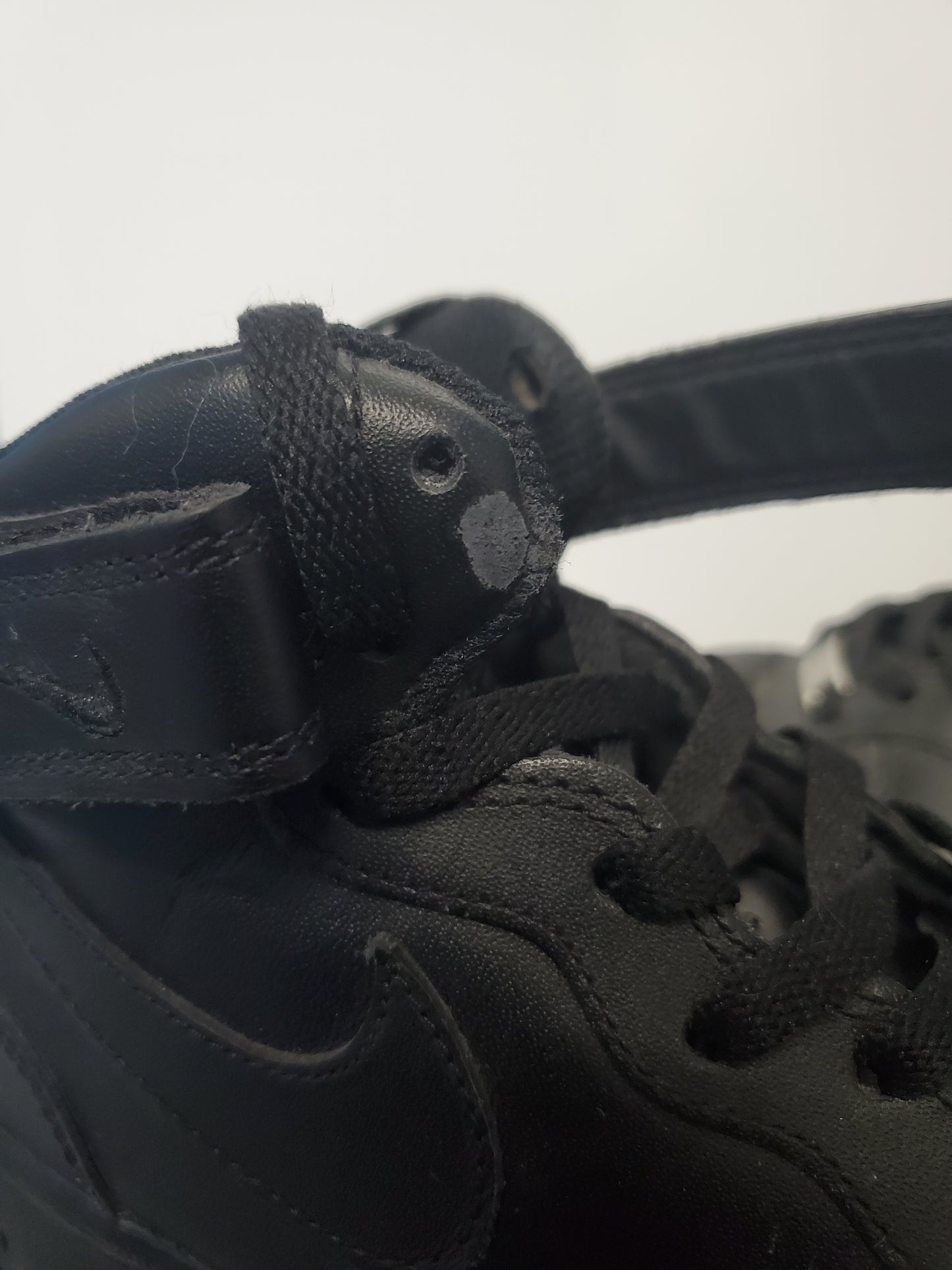 Mens Nike Air Force 1 Mid Black Size 8.5US