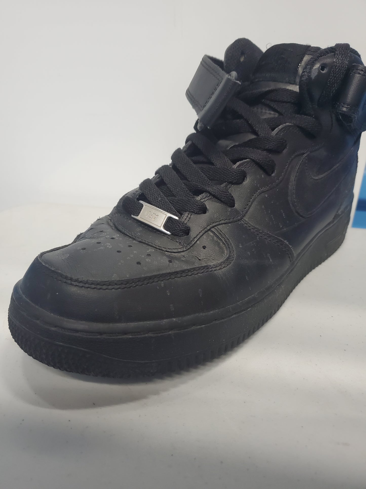 Mens Nike Air Force 1 Mid Black Size 8.5US