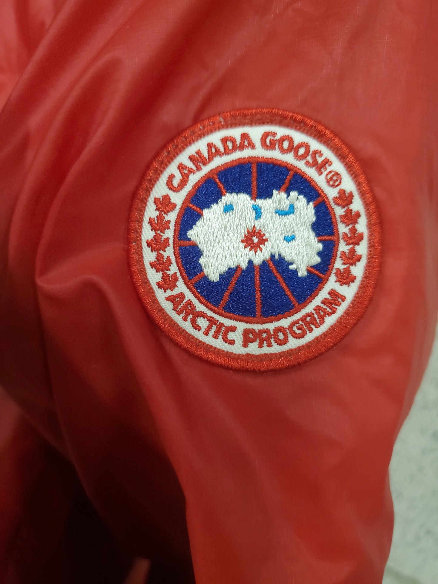 Womens Canada Goose Camp Down Hooded Jacket Style #5061L Size Medium