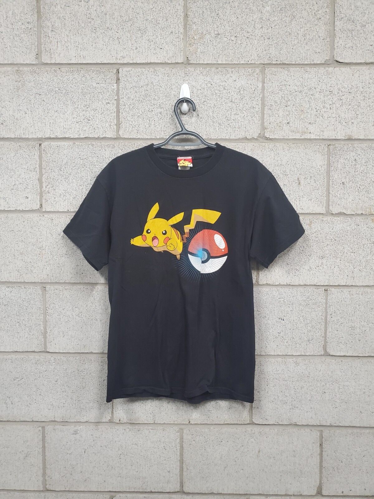 Mens 2007 Pokemon By Giant T-Shirt Size Medium